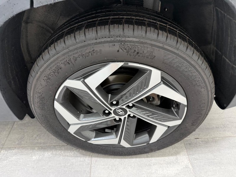 Hyundai Tucson Vehicle Image 5