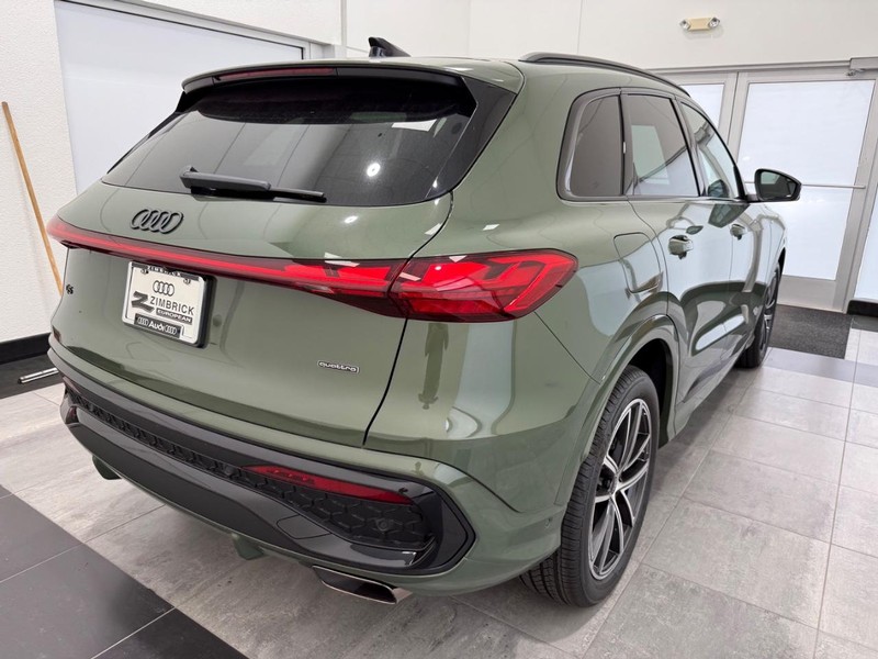 Audi Q5 Vehicle Image 2
