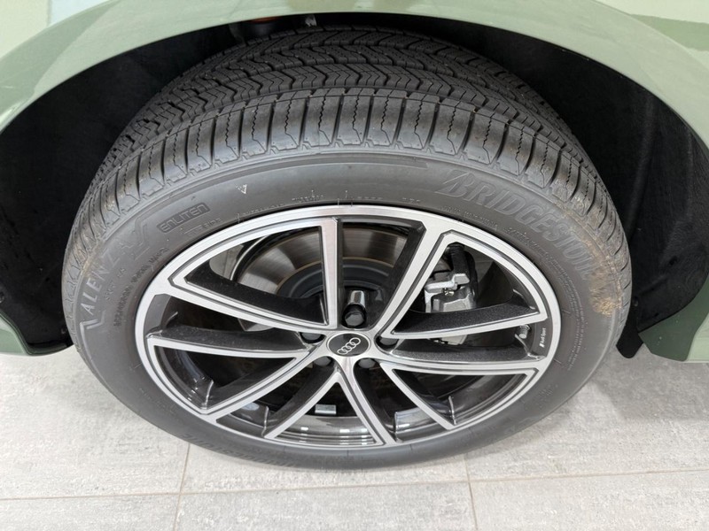 Audi Q5 Vehicle Image 3