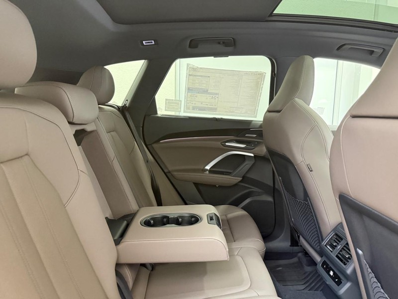 Audi Q5 Vehicle Image 4