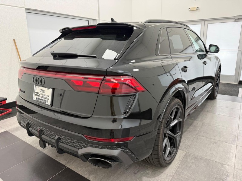 Audi RS Q8 Vehicle Image 2
