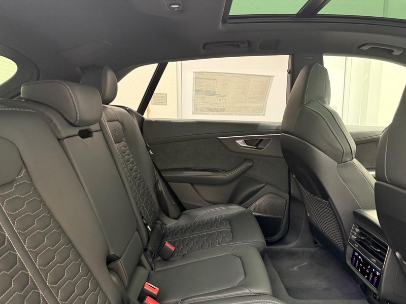 Audi RS Q8 Vehicle Image 4