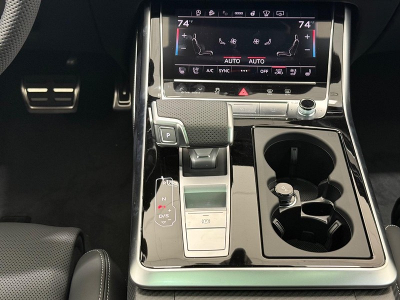 Audi RS Q8 Vehicle Image 7