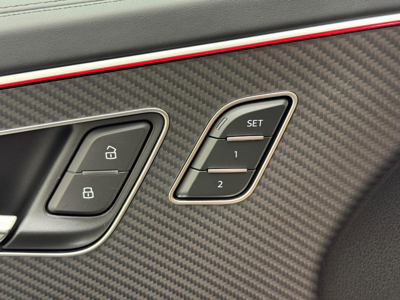 Audi RS Q8 Vehicle Image 10