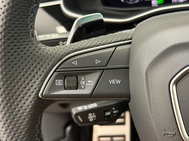Audi RS Q8 Vehicle Image 11
