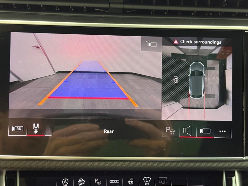 Audi Q8 Vehicle Image 13