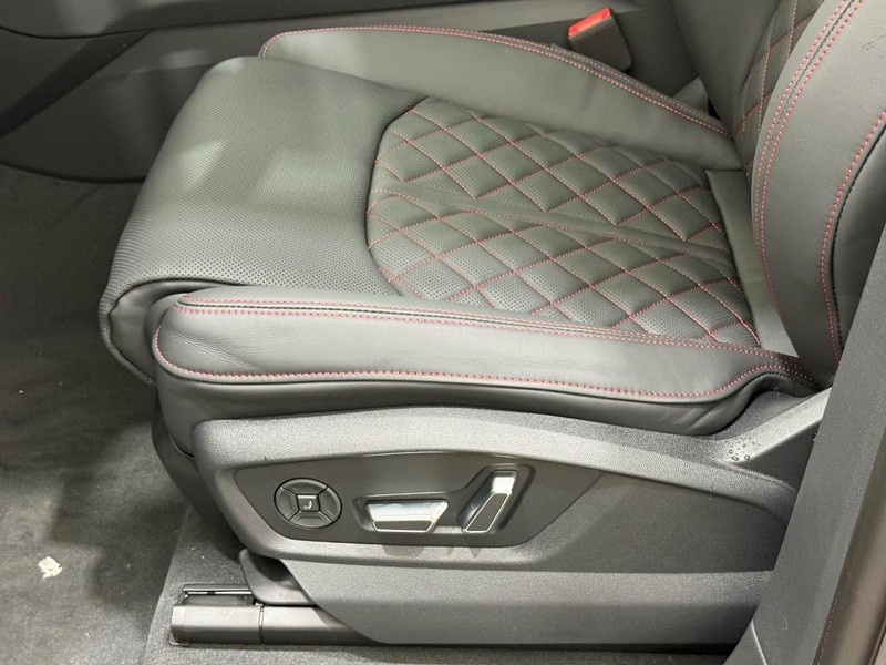 Audi Q8 Vehicle Image 16