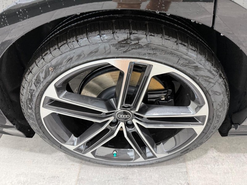 Audi A8 Vehicle Image 3