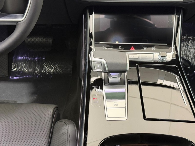 Audi A8 Vehicle Image 8