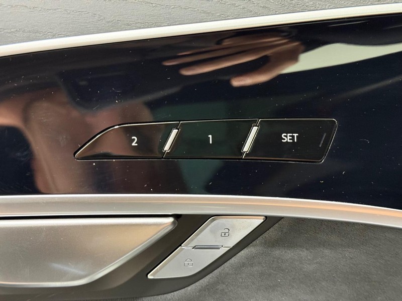 Audi A8 Vehicle Image 11