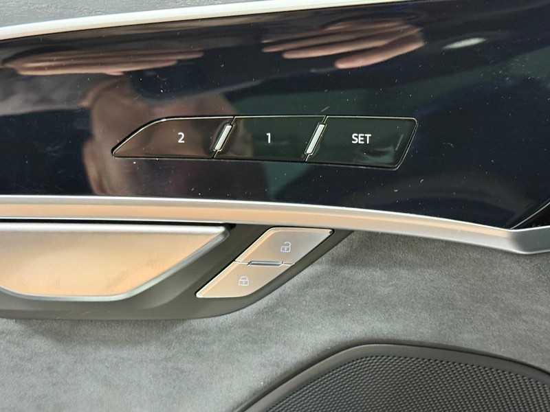 Audi A8 Vehicle Image 16