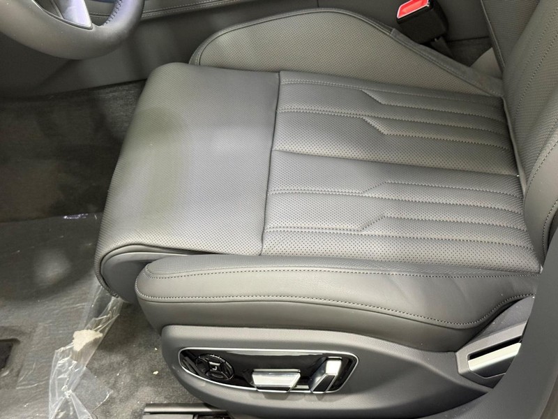 Audi A8 Vehicle Image 19