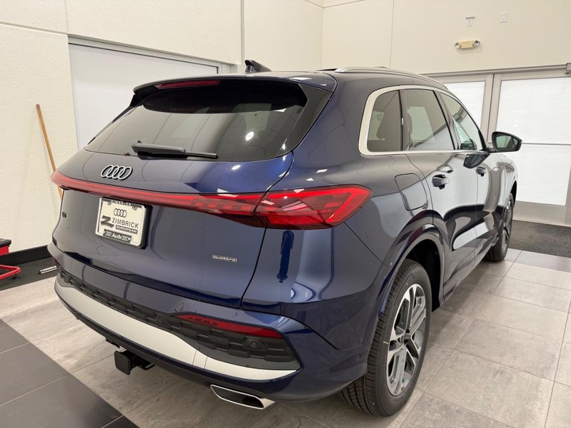 Audi Q5 Vehicle Image 2