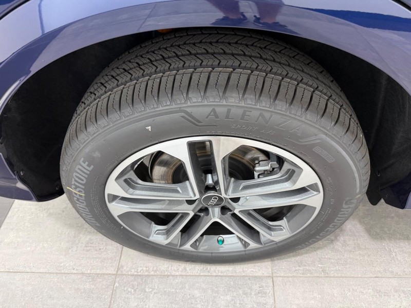 Audi Q5 Vehicle Image 3