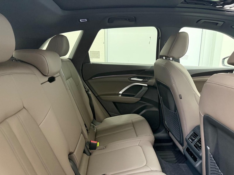Audi Q5 Vehicle Image 4