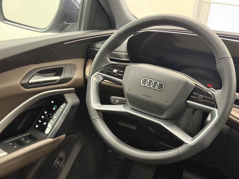 Audi Q5 Vehicle Image 8