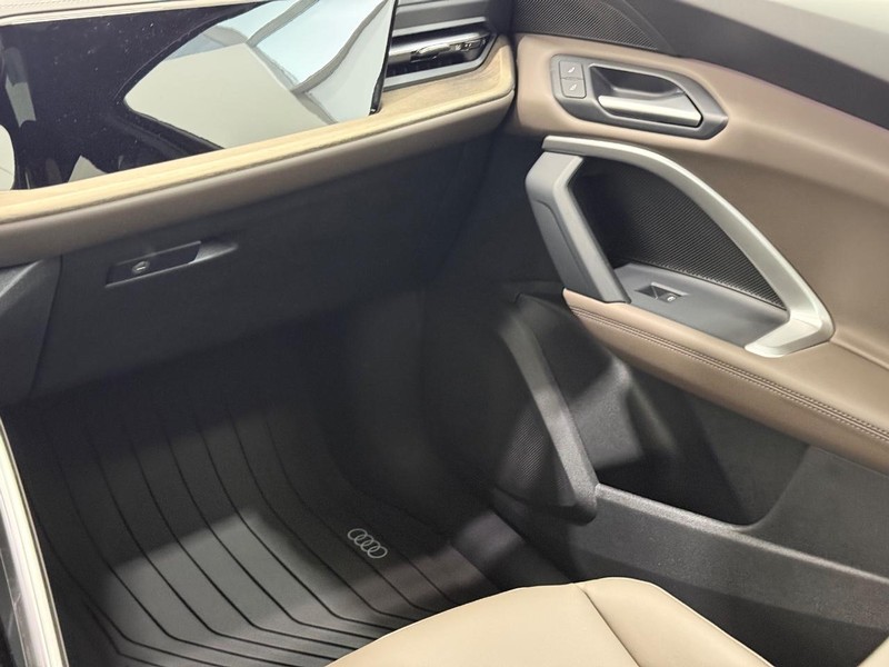 Audi Q5 Vehicle Image 9