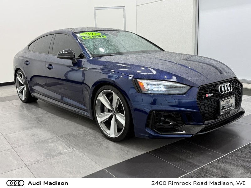 Audi RS 5 Sportback Vehicle Full-screen Gallery Image 01