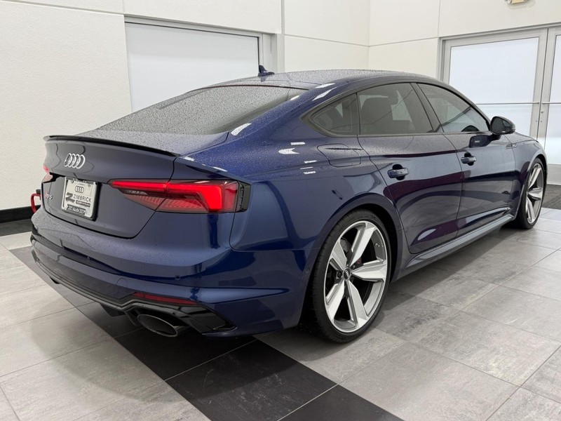 Audi RS 5 Sportback Vehicle Full-screen Gallery Image 02