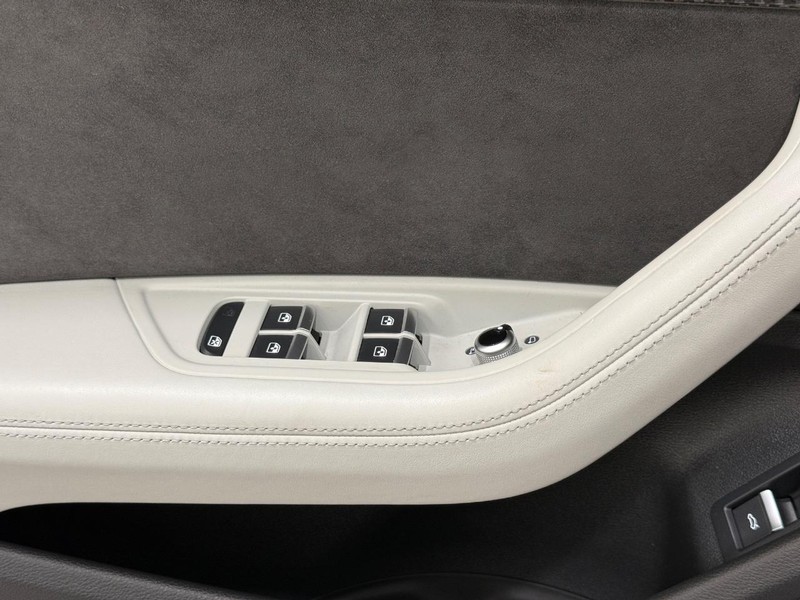 Audi RS 5 Sportback Vehicle Full-screen Gallery Image 23
