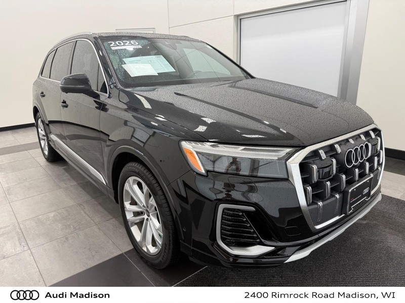 Audi Q7 Vehicle Full-screen Gallery Image 01