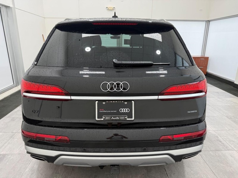 Audi Q7 Vehicle Full-screen Gallery Image 03