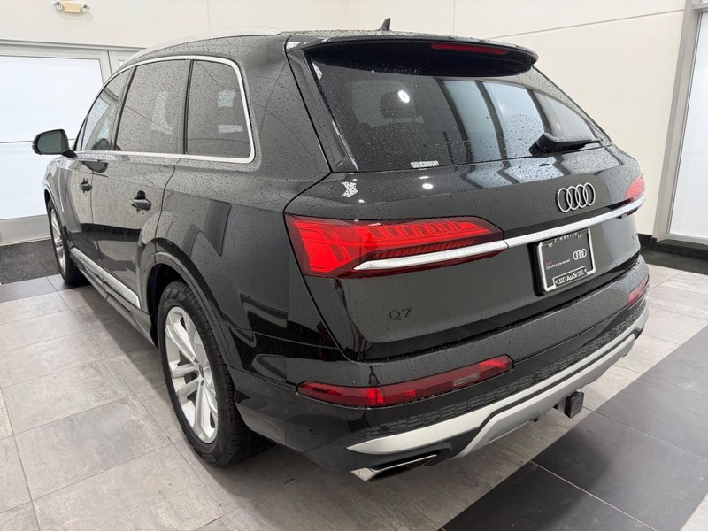 Audi Q7 Vehicle Full-screen Gallery Image 04
