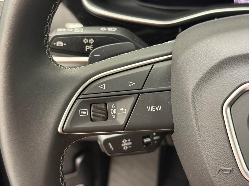 Audi Q7 Vehicle Full-screen Gallery Image 15