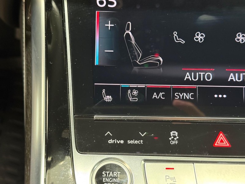 Audi Q7 Vehicle Full-screen Gallery Image 19