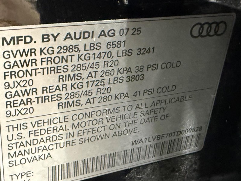 Audi Q7 Vehicle Full-screen Gallery Image 22