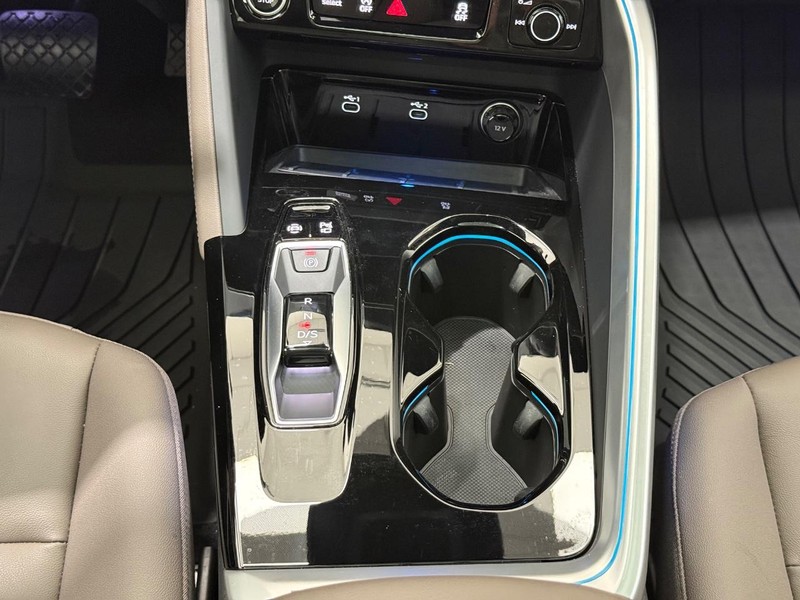 Audi Q5 Vehicle Full-screen Gallery Image 11