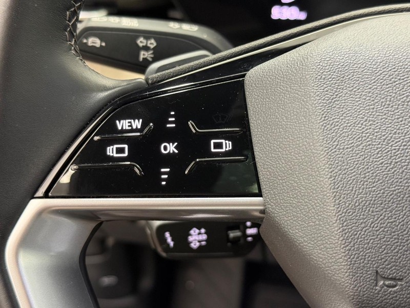 Audi Q5 Vehicle Full-screen Gallery Image 13