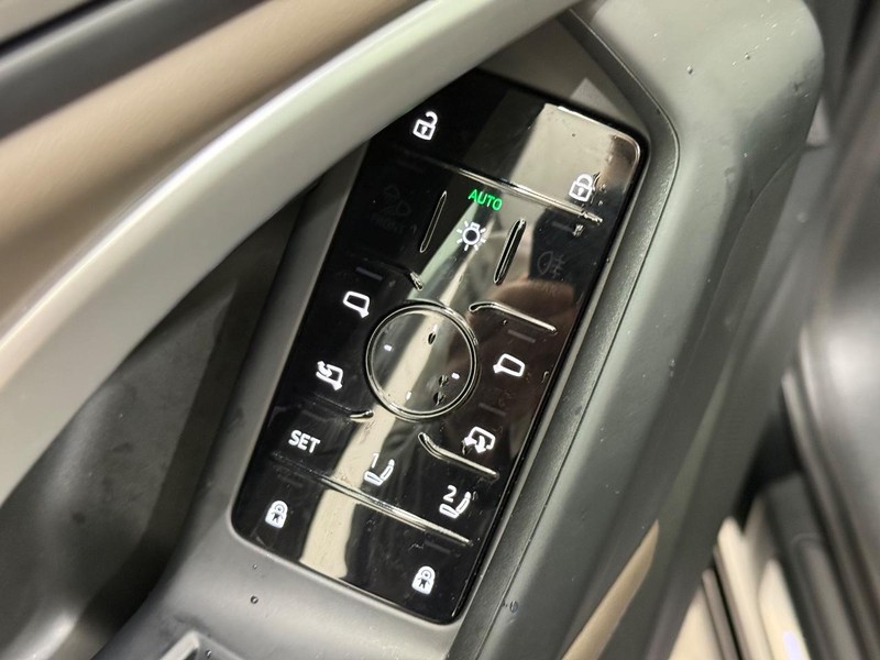 Audi Q5 Vehicle Full-screen Gallery Image 16