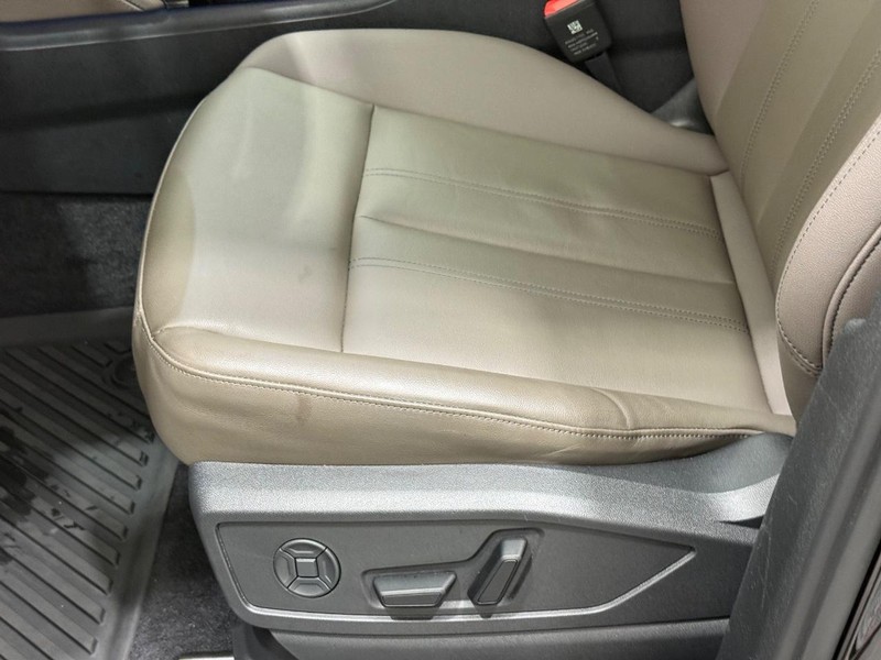 Audi Q5 Vehicle Full-screen Gallery Image 19