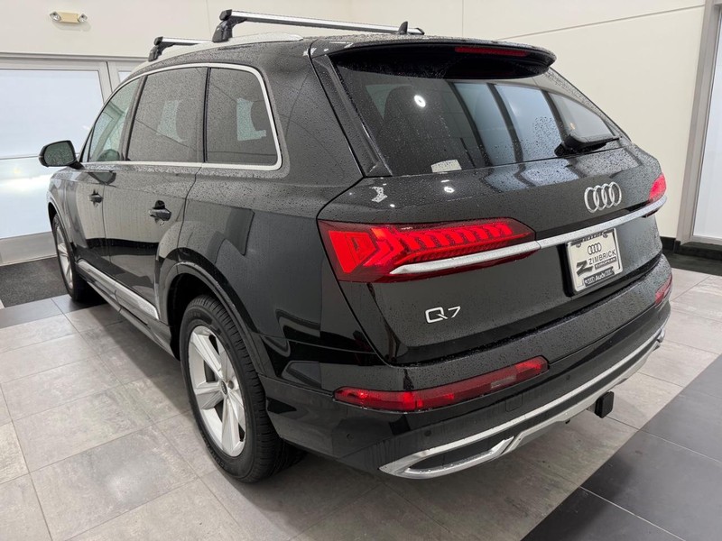 Audi Q7 Vehicle Full-screen Gallery Image 04