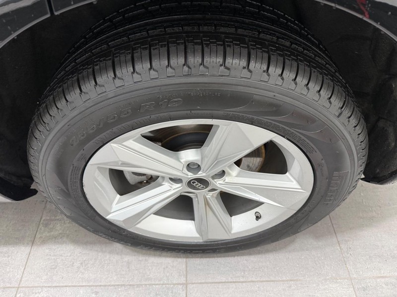 Audi Q7 Vehicle Full-screen Gallery Image 05