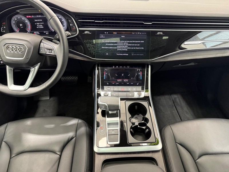 Audi Q7 Vehicle Full-screen Gallery Image 10
