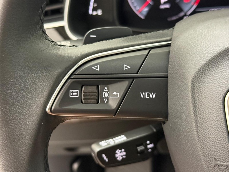 Audi Q7 Vehicle Full-screen Gallery Image 15