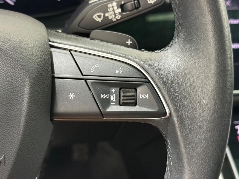Audi Q7 Vehicle Full-screen Gallery Image 16