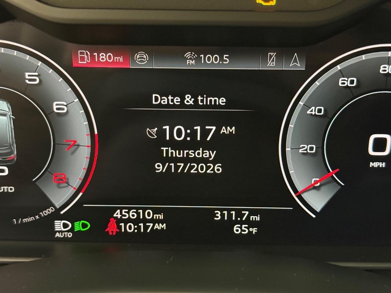 Audi Q7 Vehicle Full-screen Gallery Image 17