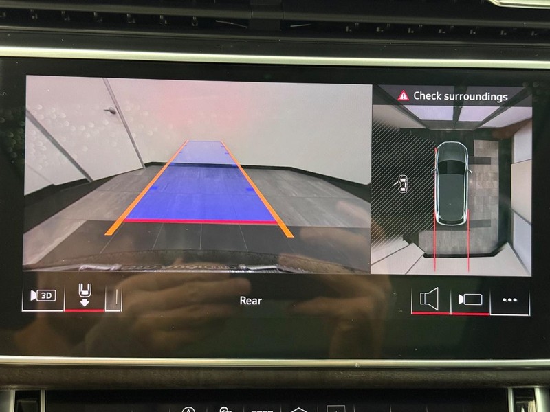 Audi Q7 Vehicle Full-screen Gallery Image 18