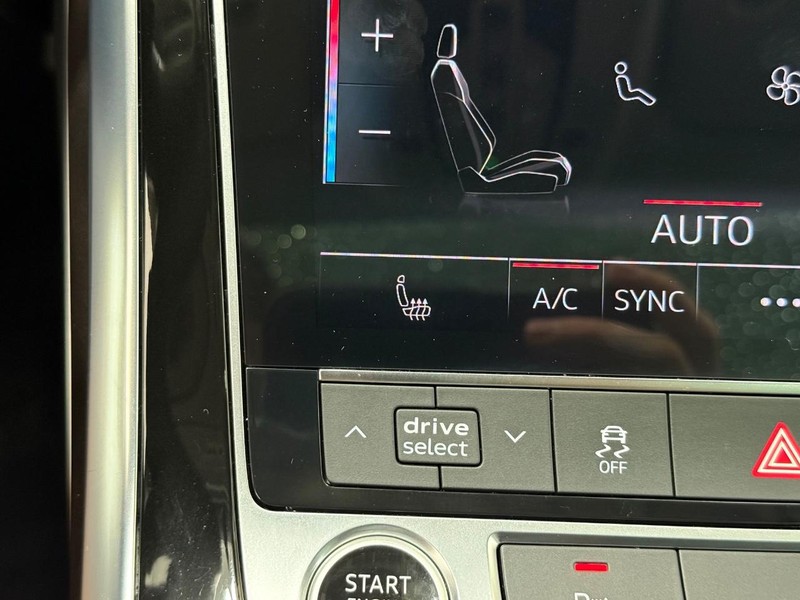 Audi Q7 Vehicle Full-screen Gallery Image 19