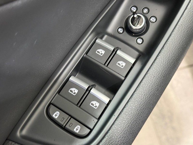 Audi Q7 Vehicle Full-screen Gallery Image 20