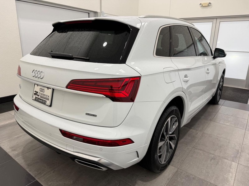 Audi Q5 Vehicle Full-screen Gallery Image 02