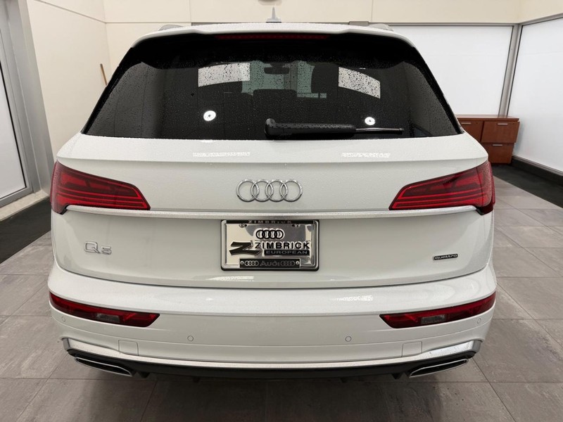 Audi Q5 Vehicle Full-screen Gallery Image 03