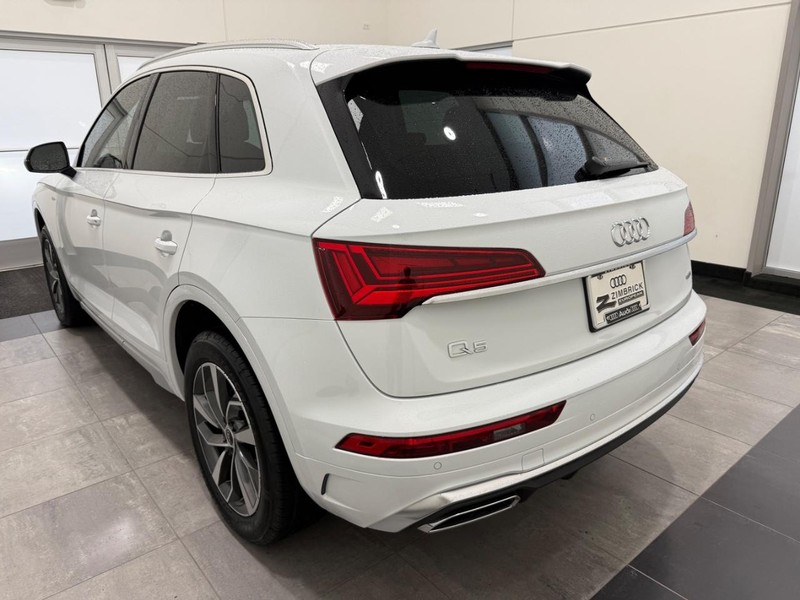 Audi Q5 Vehicle Full-screen Gallery Image 04