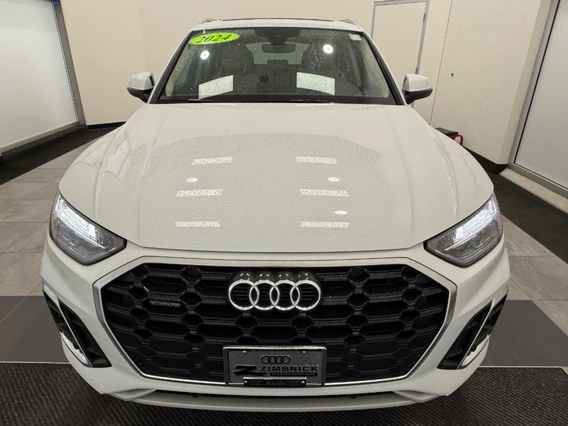 Audi Q5 Vehicle Full-screen Gallery Image 07