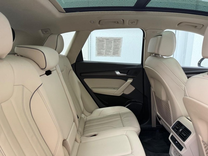Audi Q5 Vehicle Full-screen Gallery Image 08