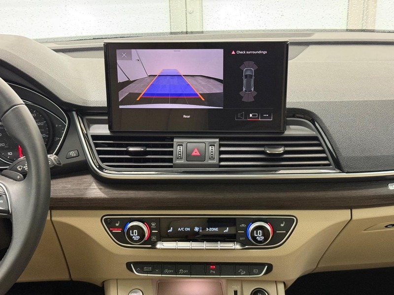 Audi Q5 Vehicle Full-screen Gallery Image 10