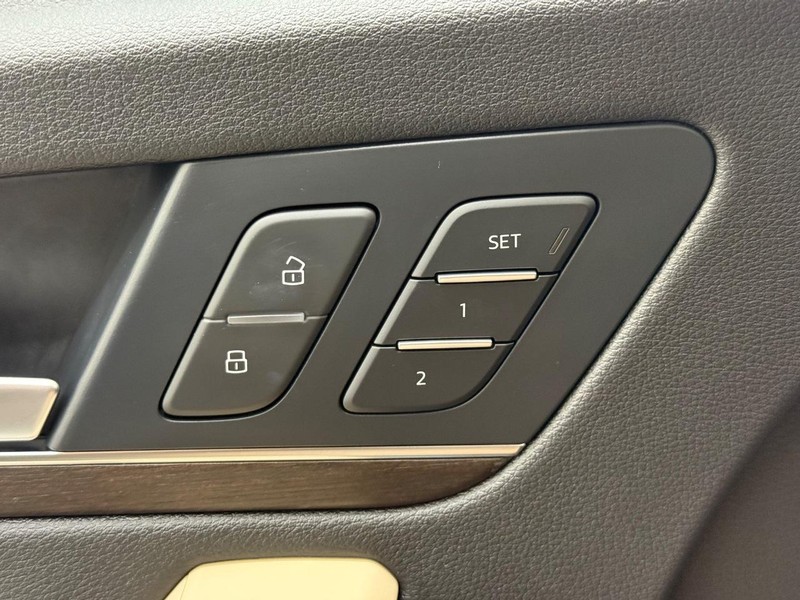 Audi Q5 Vehicle Full-screen Gallery Image 14
